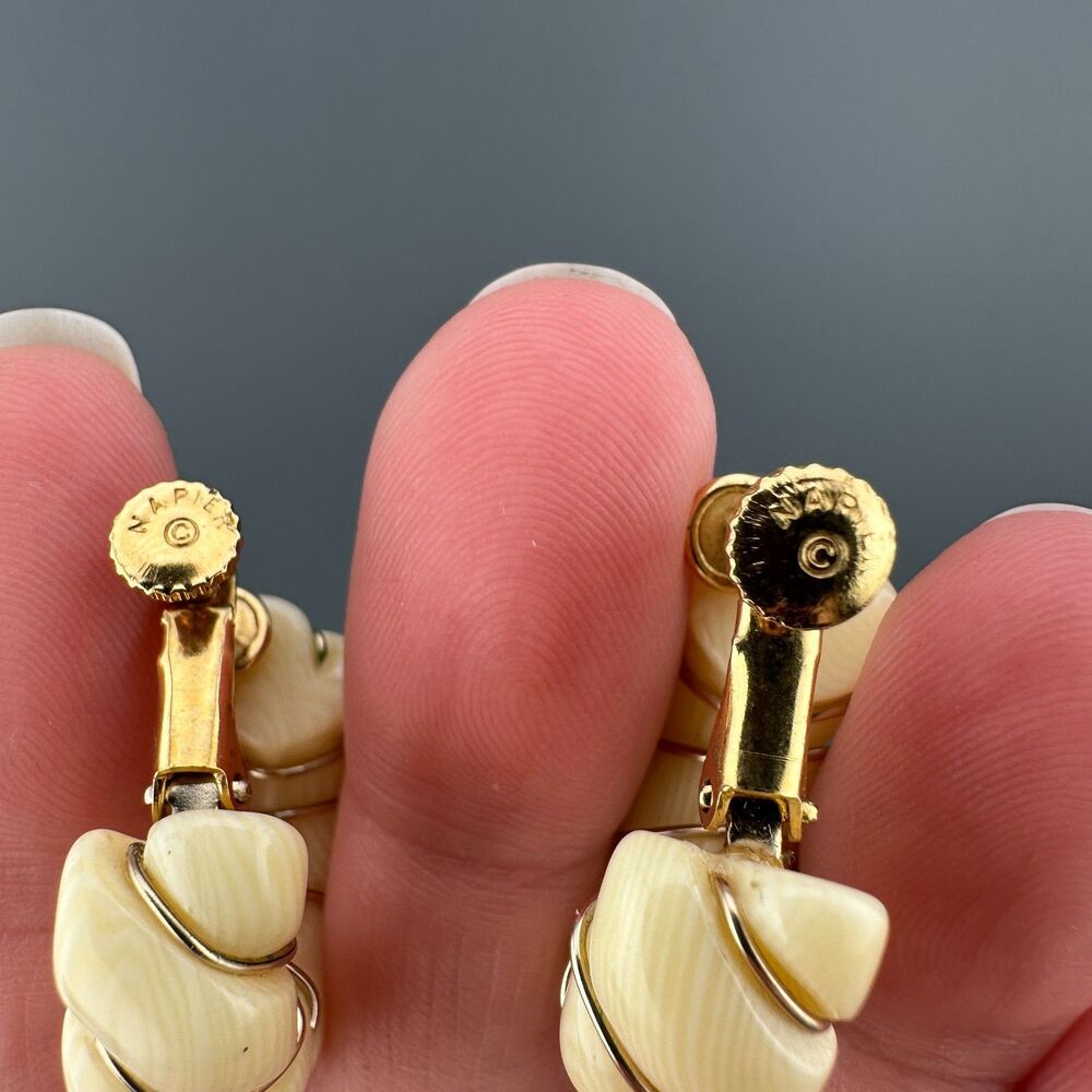 Vintage Napier Hoop Earrings MCM Cream Shrimp Gold Tone Clip Screw Signed - Picture 7 of 11